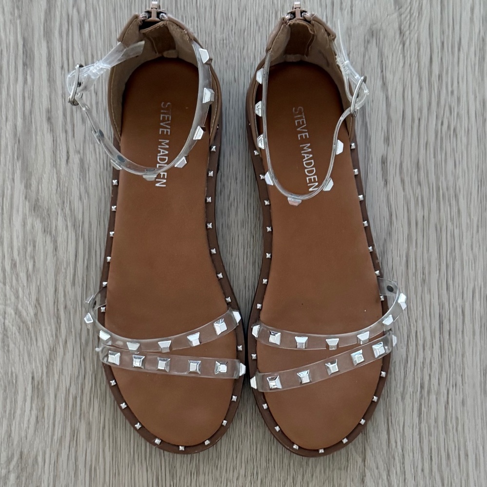 Steve Madden Travel Pyramid Stud Sandal YOUTH SIZE 2 (foot 8.25" long)